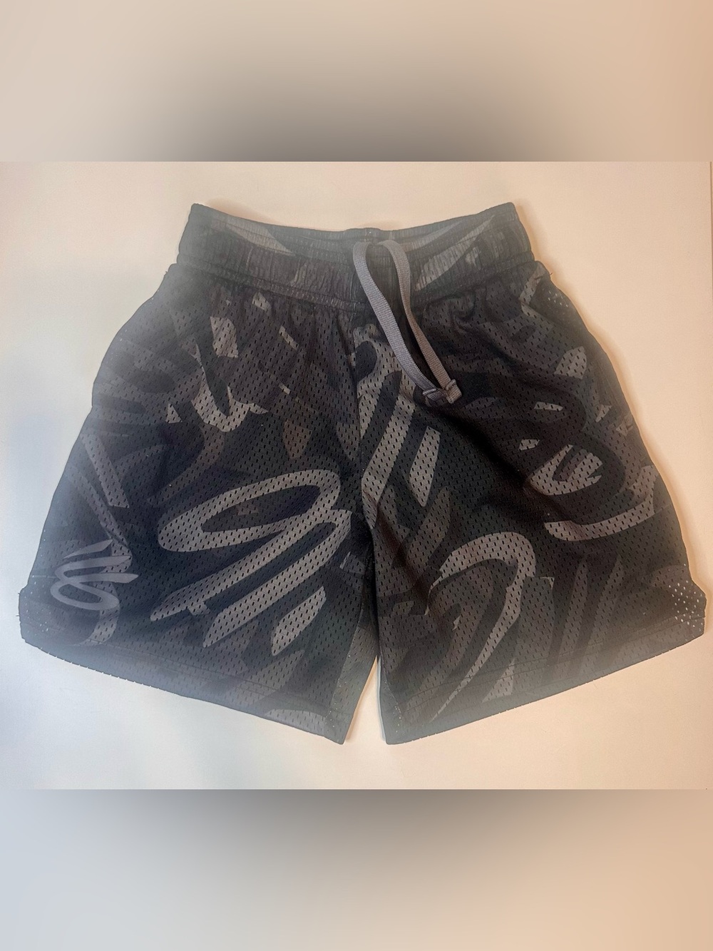 Under Armour Boys XSY Black Gray Mesh Athletic Shorts